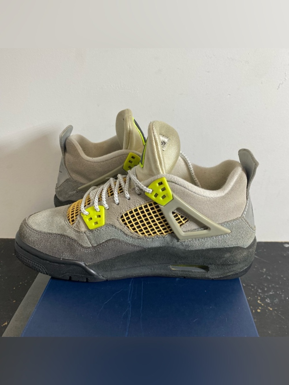 Size 6Y - Jordan 4 SE 95 Neon - Picture 6 of 9